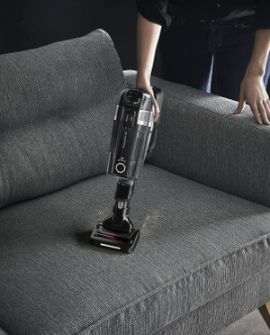 Rowenta-XForce-Flex-14.60-aspirando-pelos-del-sofa