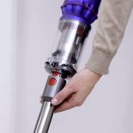 Dyson-Omni-glide_colocar-el-tubo-principal
