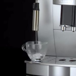 Delonghi-Magnifica-S_ajustar-temperatura-del-cafe_calentar-taza