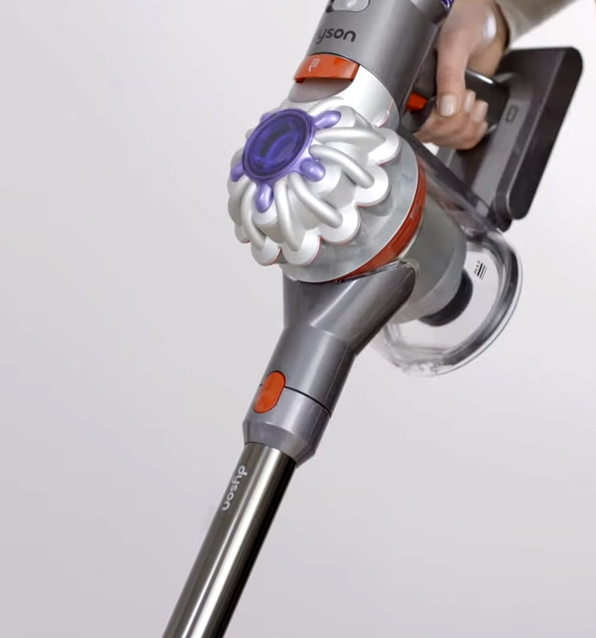 Dyson_-V8_diseño y gatillo