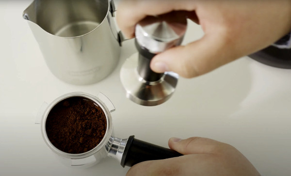 De'Longhi Dedica Arte prensar el café