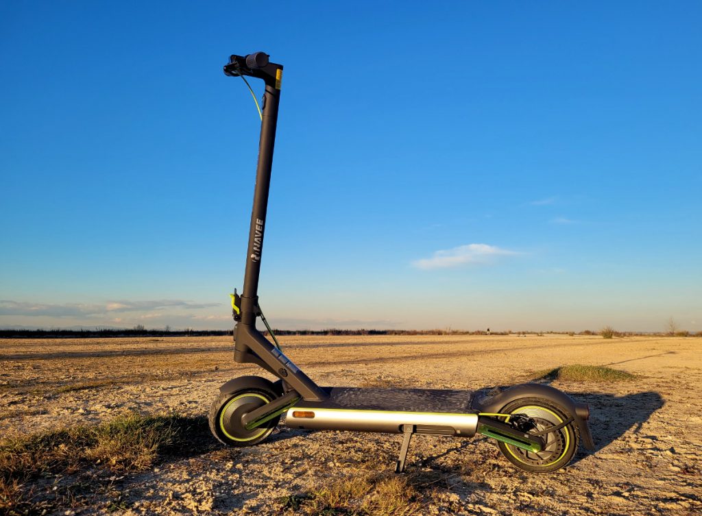 NAVEE S65 en camino de tierra
