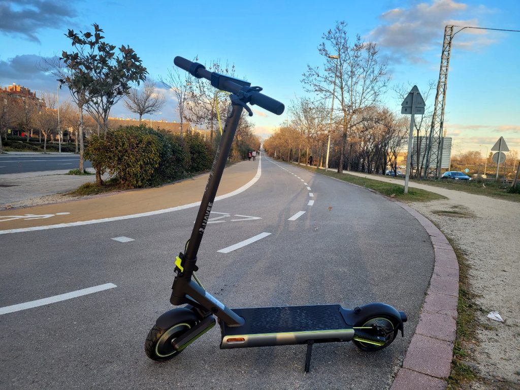 NAVEE S65 en carril bici